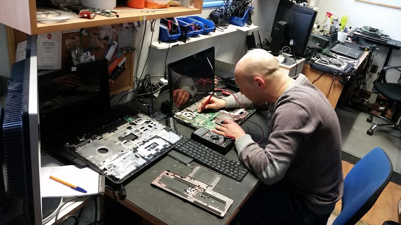 Wnętrze serwisu - praca